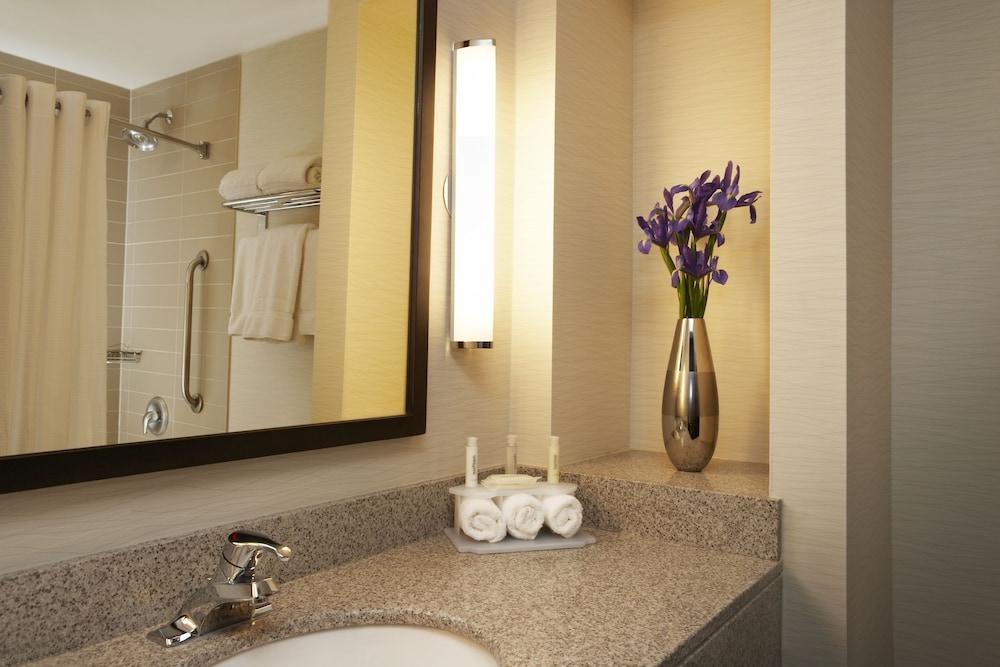Holiday Inn Express & Suites Vaughan-Southwest By Ihg Εξωτερικό φωτογραφία