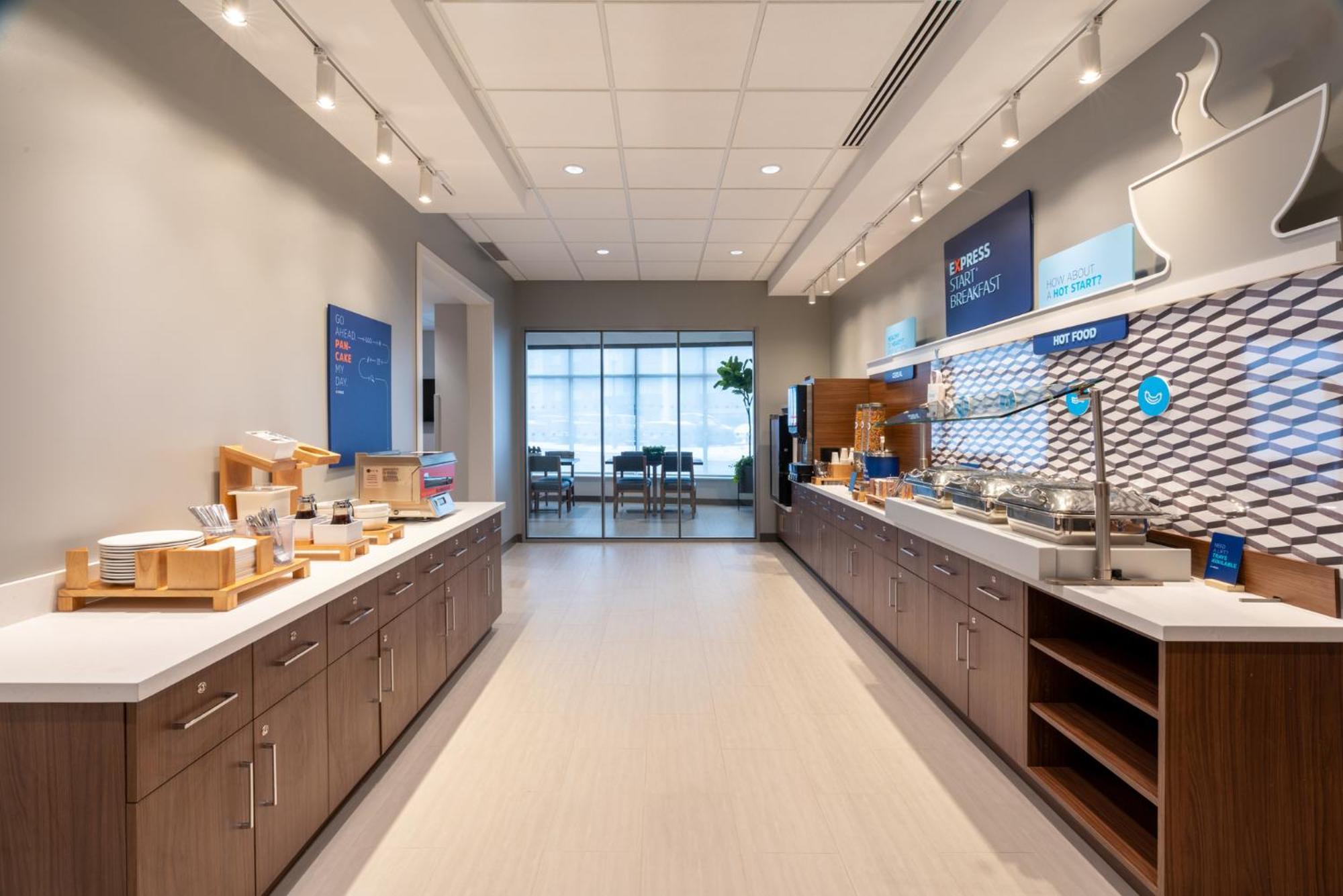 Holiday Inn Express & Suites Vaughan-Southwest By Ihg Εξωτερικό φωτογραφία