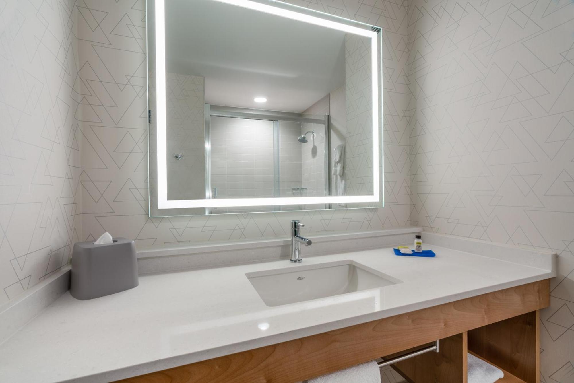 Holiday Inn Express & Suites Vaughan-Southwest By Ihg Εξωτερικό φωτογραφία