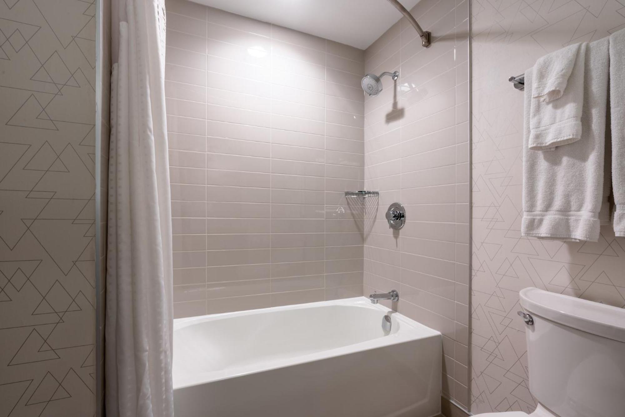 Holiday Inn Express & Suites Vaughan-Southwest By Ihg Εξωτερικό φωτογραφία